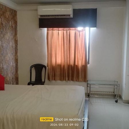 Hotel Paradise -อาเมดาบัด ภายนอก รูปภาพ