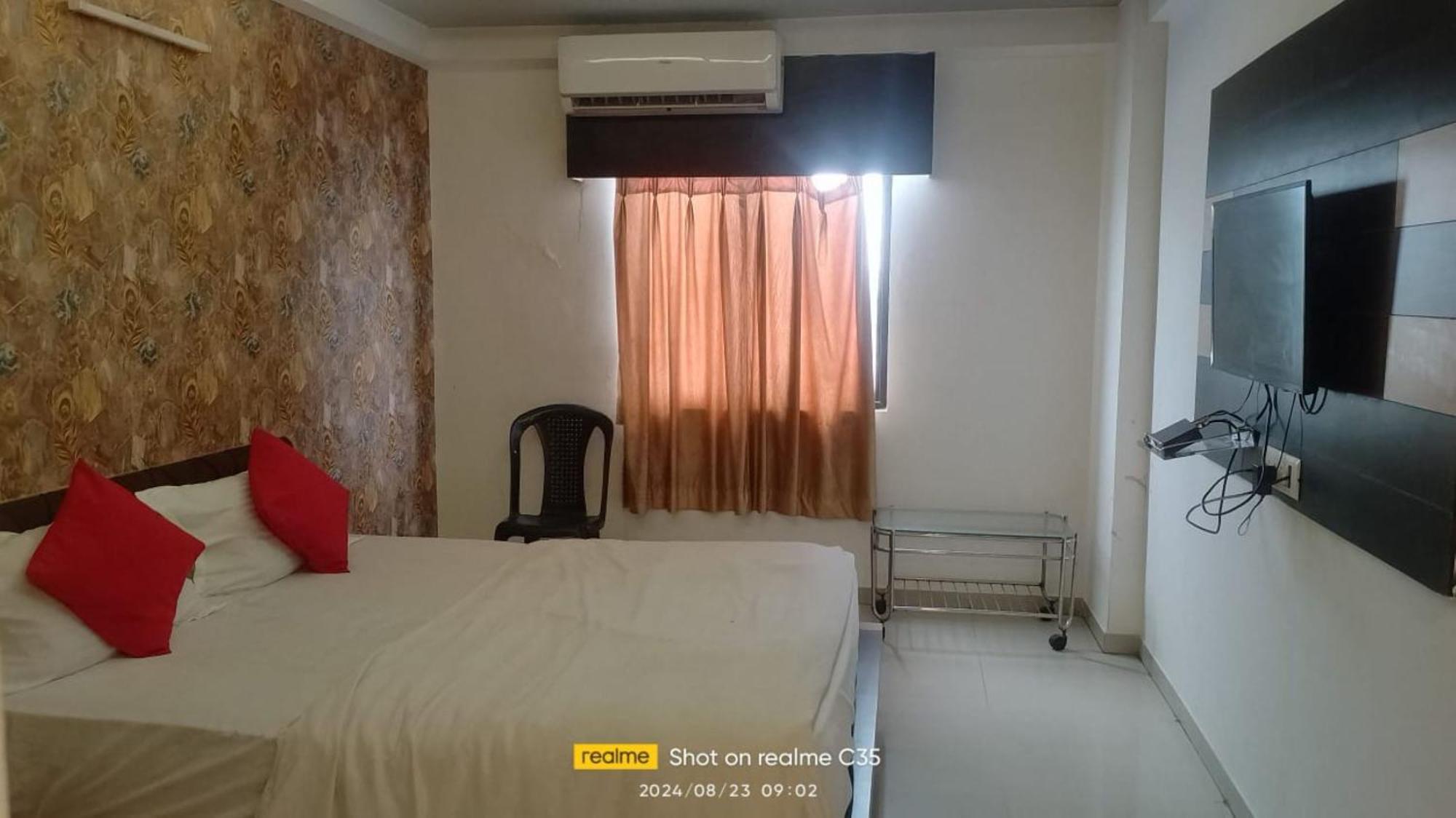 Hotel Paradise -อาเมดาบัด ภายนอก รูปภาพ