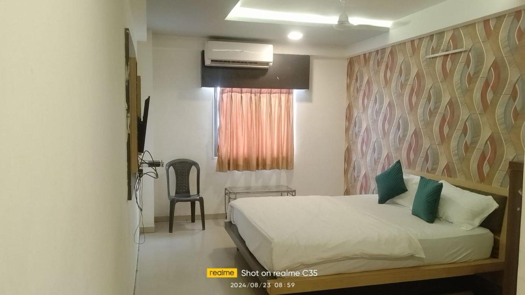 Hotel Paradise -อาเมดาบัด ภายนอก รูปภาพ