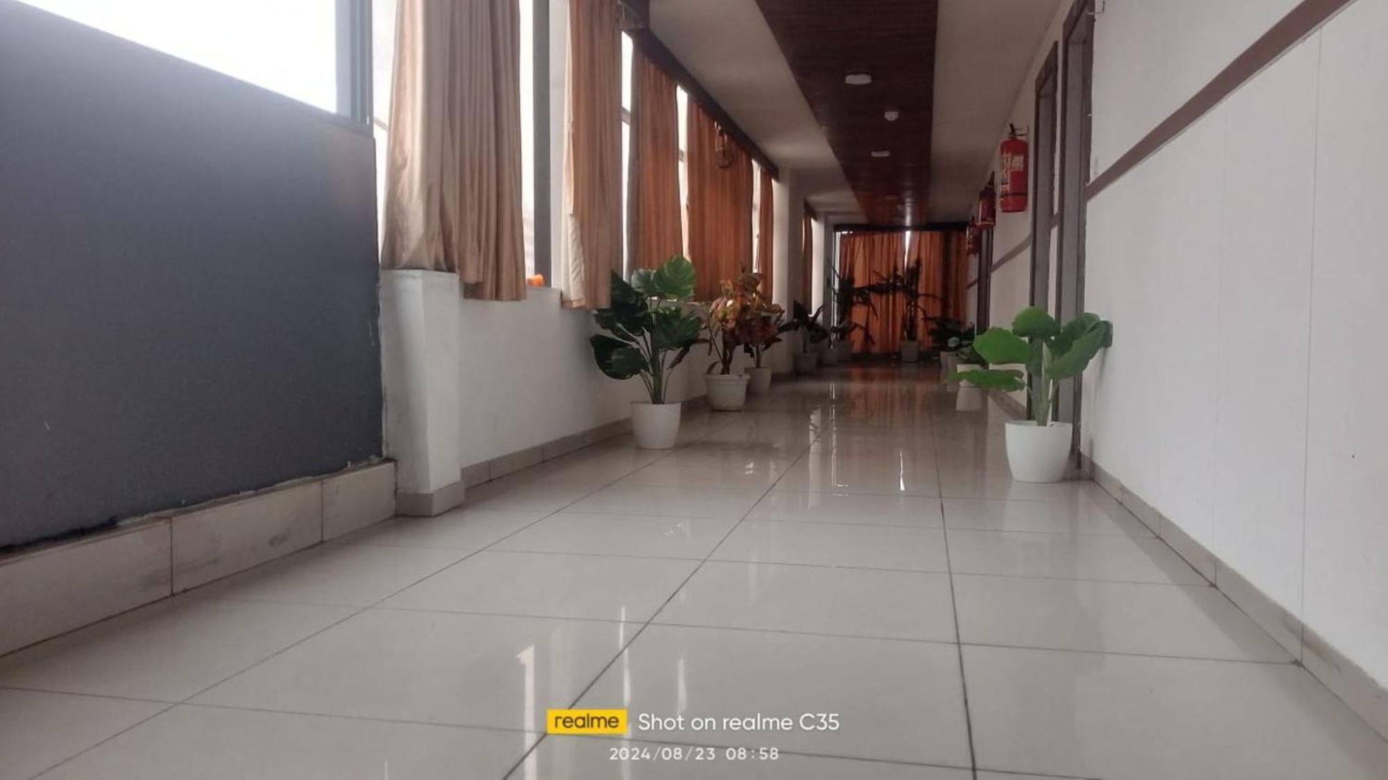 Hotel Paradise -อาเมดาบัด ภายนอก รูปภาพ