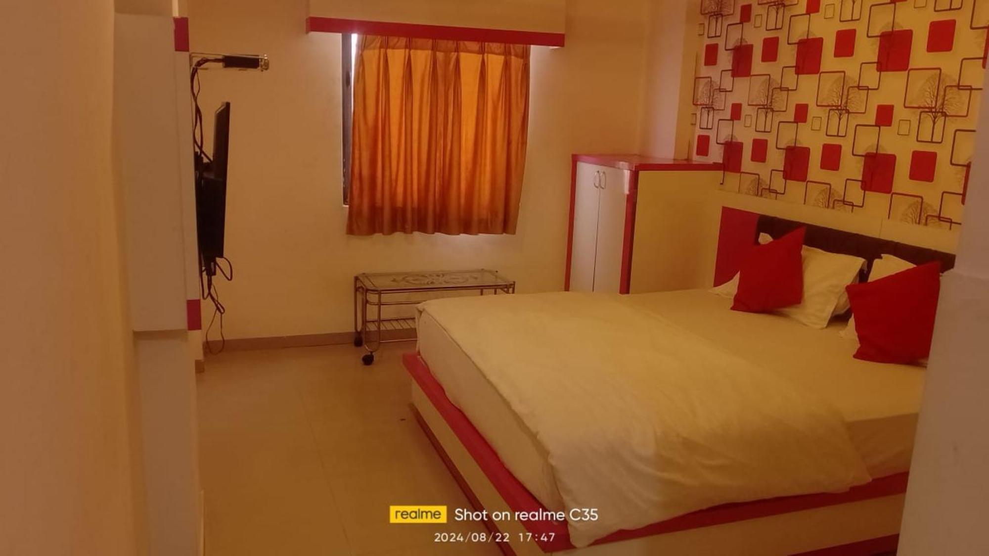 Hotel Paradise -อาเมดาบัด ภายนอก รูปภาพ