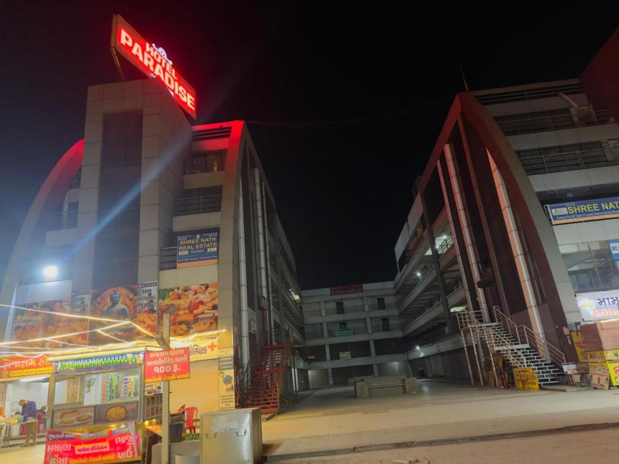 Hotel Paradise -อาเมดาบัด ภายนอก รูปภาพ